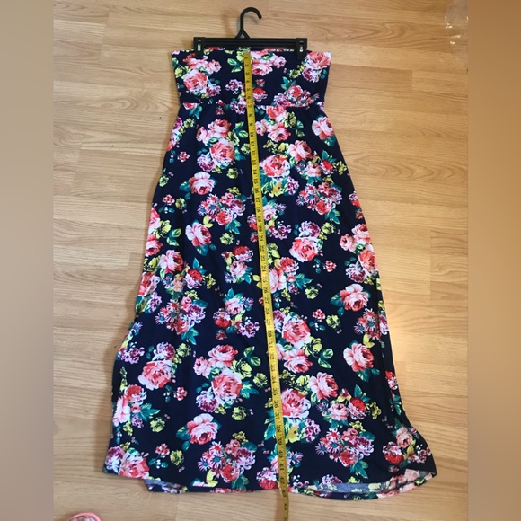 Flowered strapless maxi style dress by Magazine - Picture 4 of 6